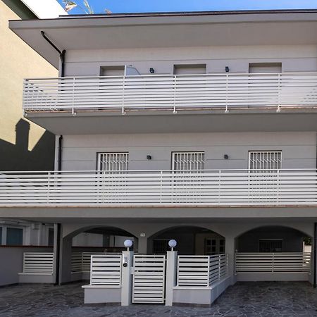 Casa Plauto Attico Senza Cucina Without Kichen Apartman Bellaria – Igea Marina Kültér fotó